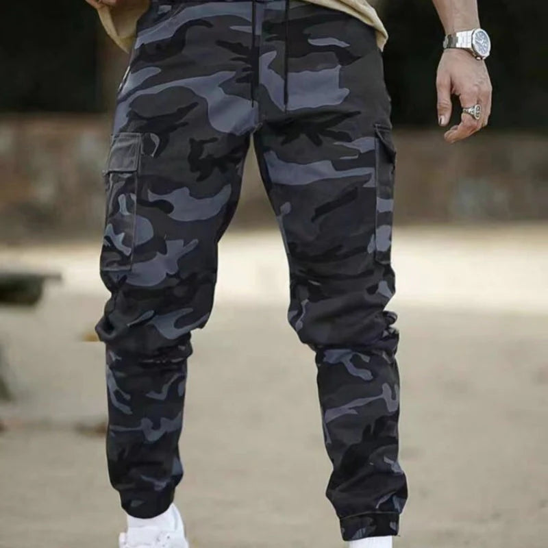 Robuste Herren Cargo Hose im Camouflage Design