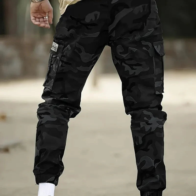 Robuste Herren Cargo Hose im Camouflage Design